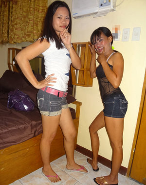 18 year old black girl Nia Nacci doffs school clothes to poses naked